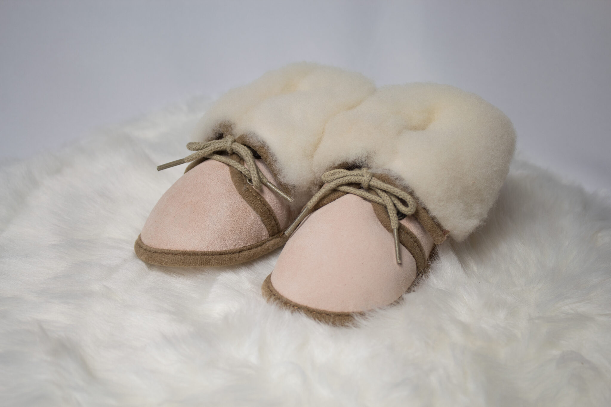 chaussons bébé camel fourrés peau de mouton - tannage naturel main image 1
